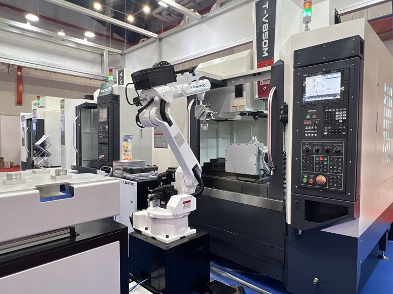 Giải pháp tự động hóa TOPVINA kết hợp với máy phay CNC