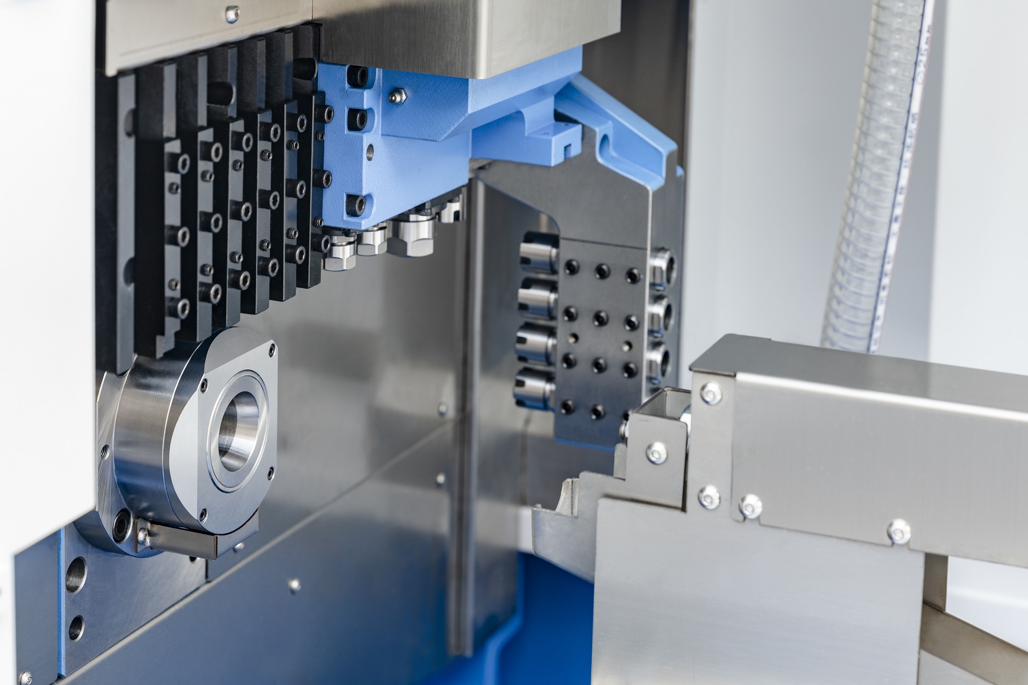 Máy tiện đùn SL203