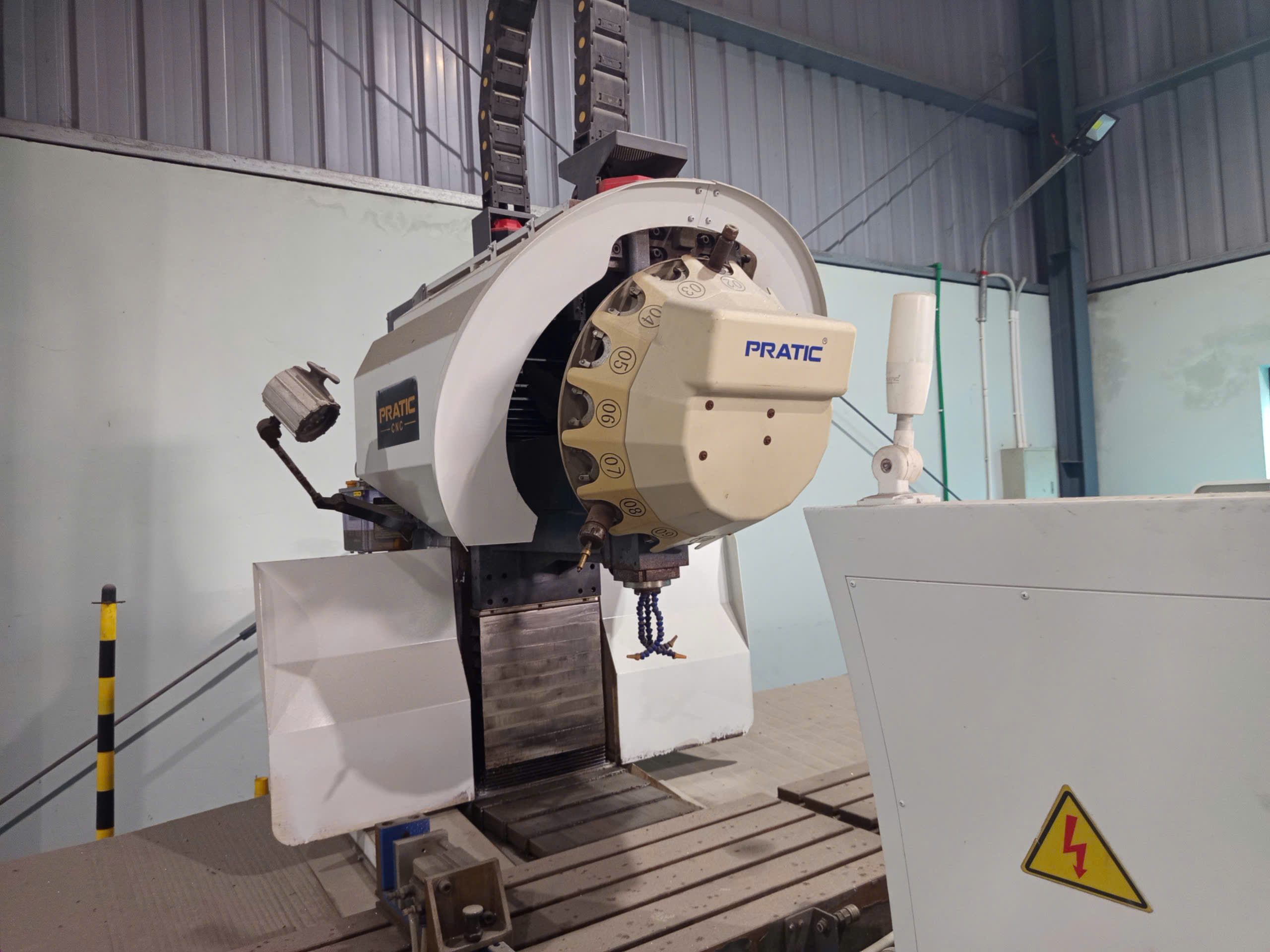 BÁN MÁY PHAY TRUNG TÂM CNC PRATIC PIA-CNC6500