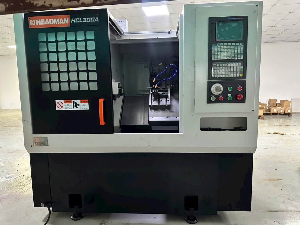 BÁN MÁY TIỆN CNC BĂNG NGHIÊNG HEADMAN HCL300A – ĐỜI 2024, ĐÃ QUA SỬ DỤNG
